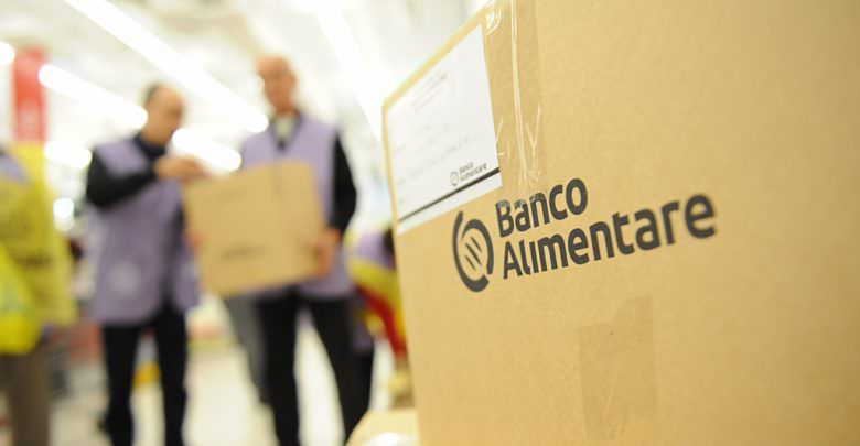 Dai McDonald's di Reggio, Siderno e Gioia Tauro 300 chili di cibo al Banco alimentare