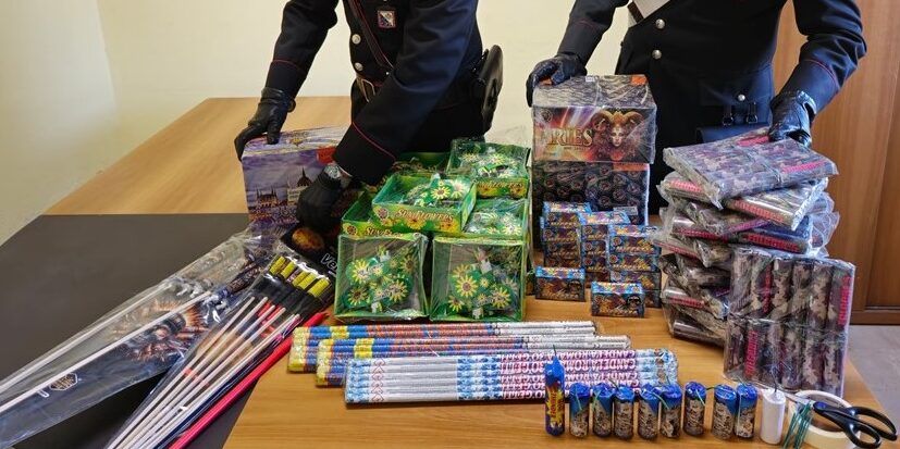 Roccella Jonica, i carabinieri smantellano due laboratori di fuochi d’artificio illegali