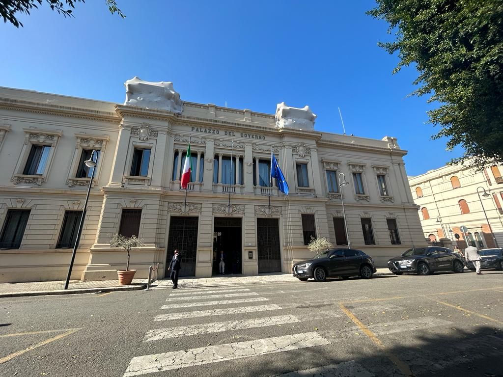 Incendio azienda rifiuti, riunione operativa in Prefettura