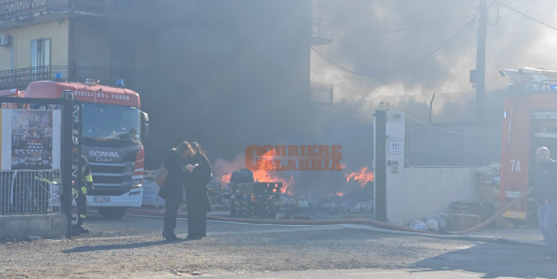 Incendio nel negozio a Lamezia, prosciolto il commerciante: «Non ha commesso il fatto»