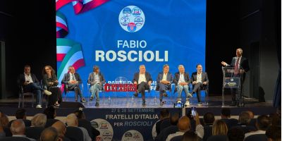 Suppletive, Occhiuto e Donzelli a Locri per Roscioli: «Il centrodestra è compatto»