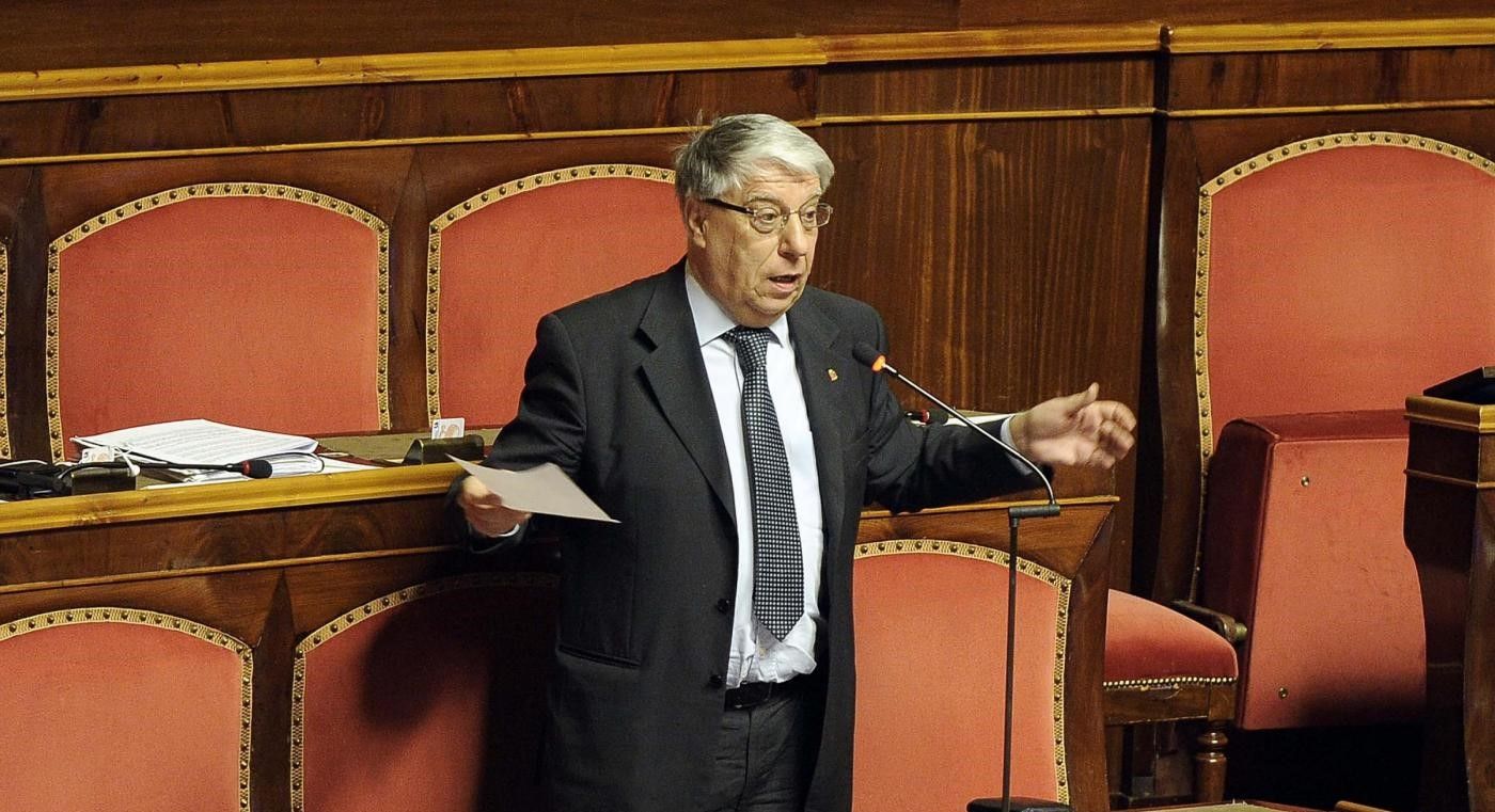 Giovanardi a processo, «minacce al prefetto per favorire aziende legate ai clan»