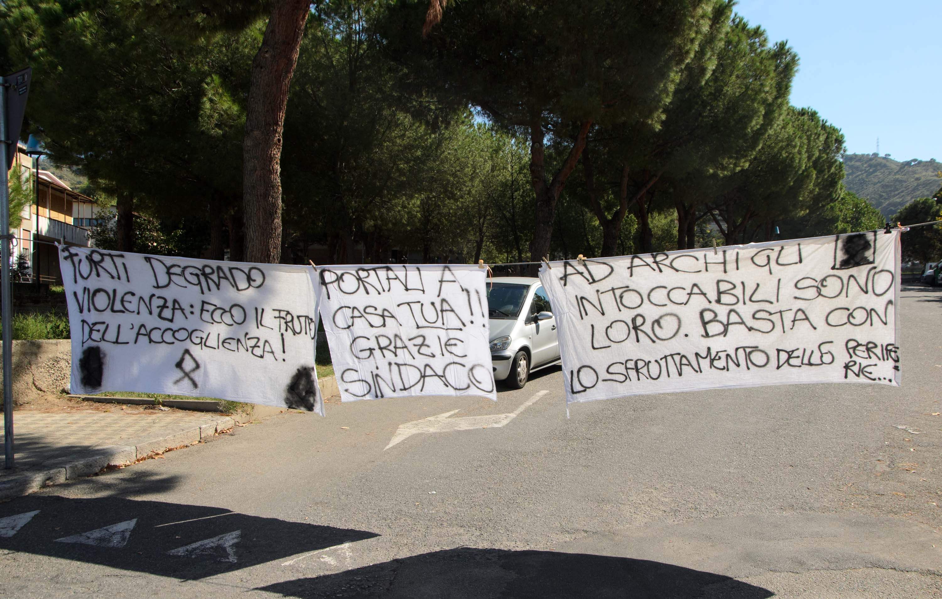 La mano nera dietro la manifestazione di Archi