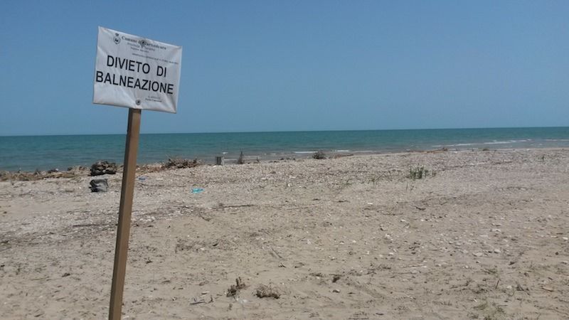 L'Arpacal: «Acque non balneabili in due punti a Gioia Tauro e Scilla»