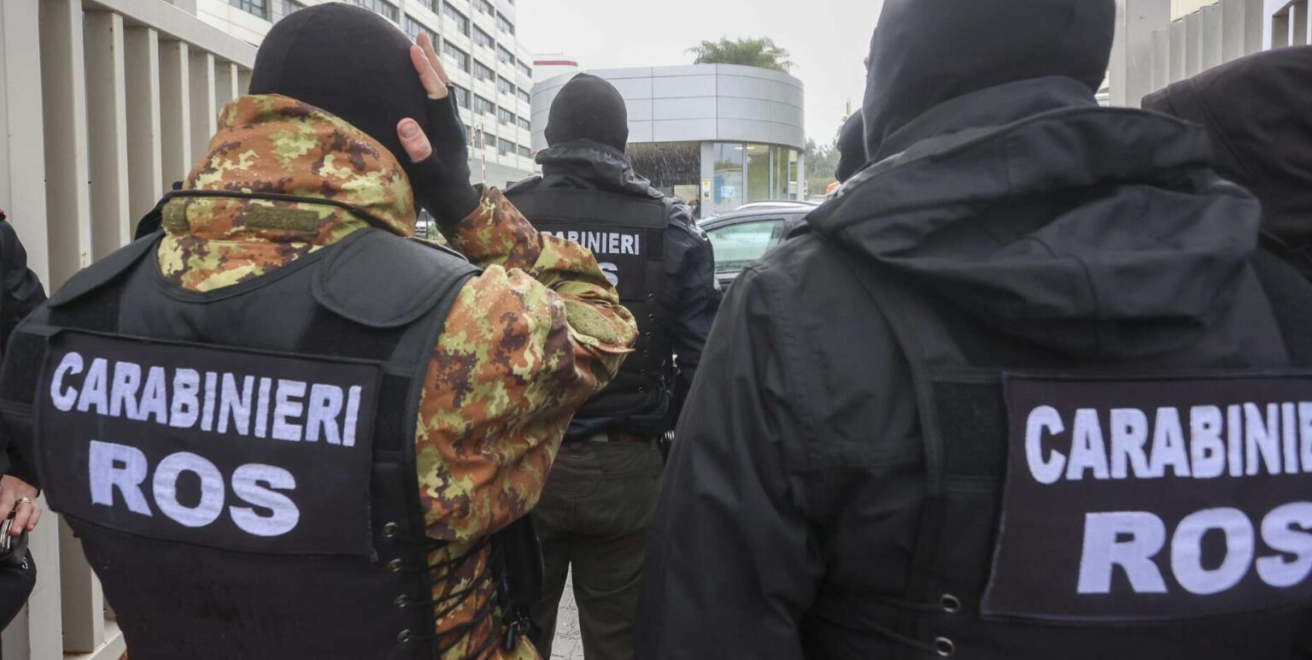 Dossier e spionaggio, indagini su ex membri dei Servizi