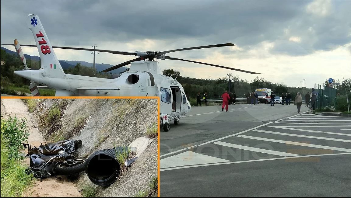 Esce fuori strada con la moto a Corigliano Rossano, grave un centauro