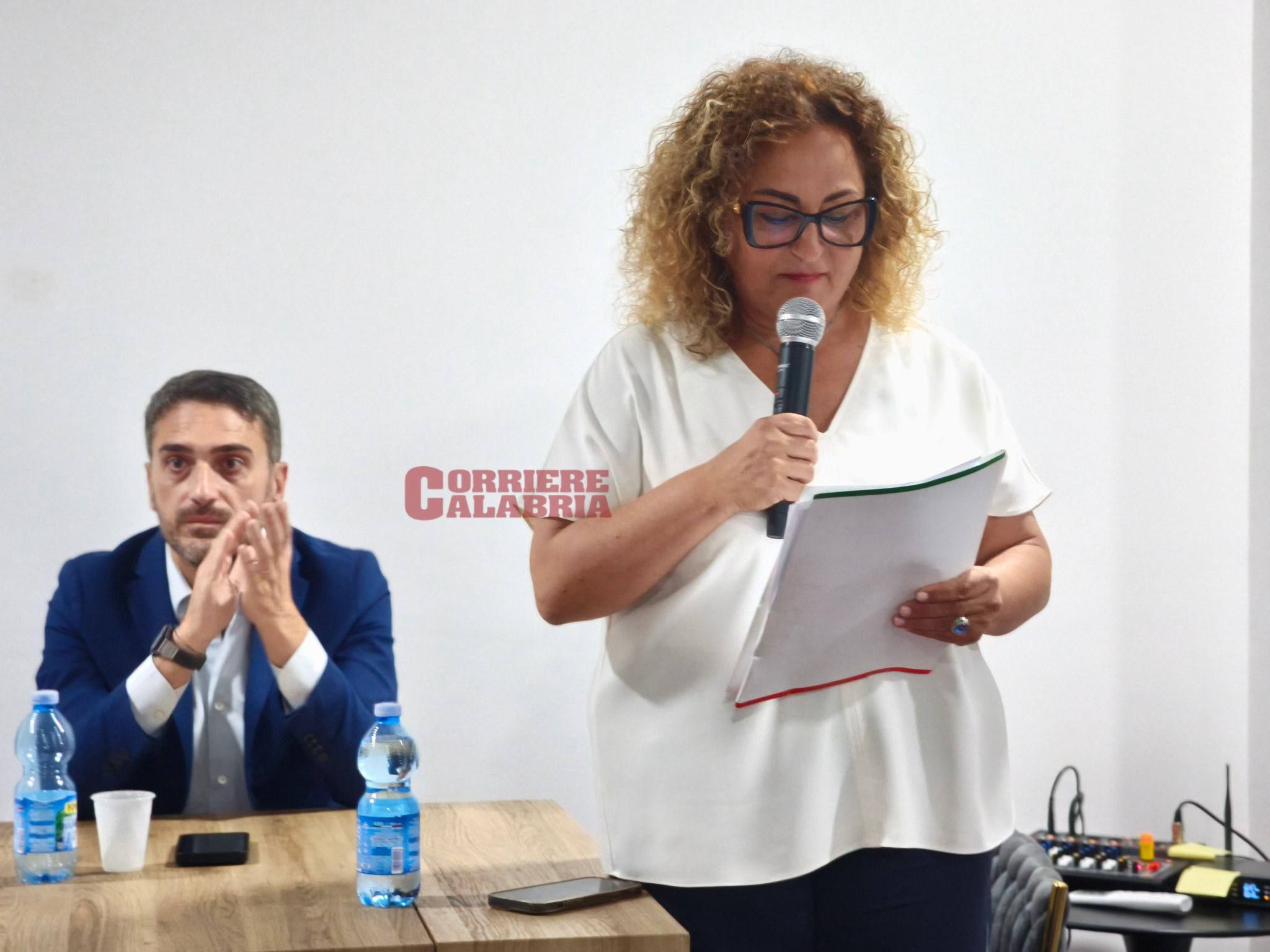 Pd vibonese nel caos tra tensioni e liti interne: in 39 contro la segretaria provinciale Teresa Esposito