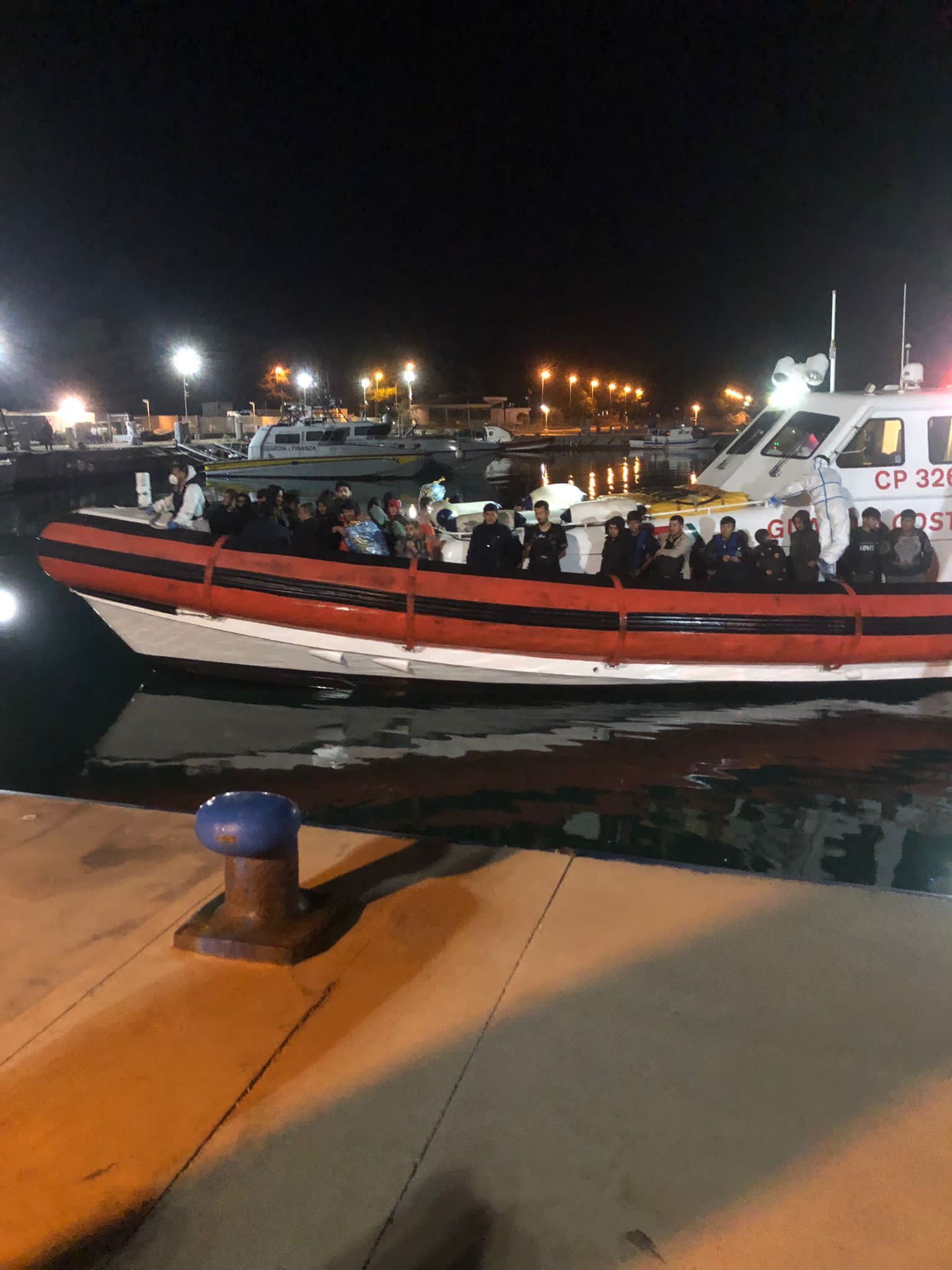 Tornano gli sbarchi di migranti sulle coste calabresi: in 39 approdano a Roccella