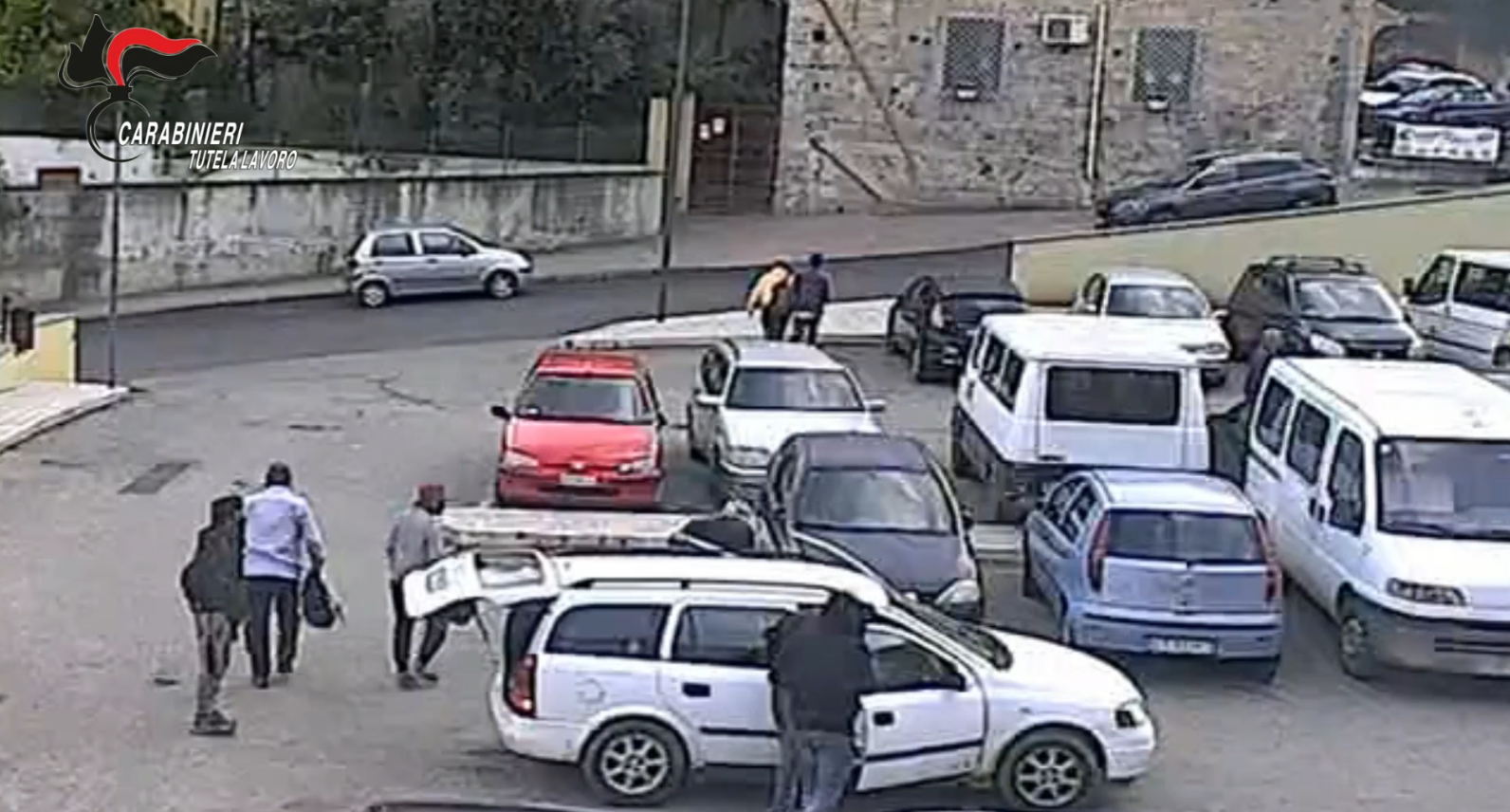 Sibari, due associazioni per delinquere finalizzate alla riduzione in schiavitù e traffico di migranti. Eseguito il fermo per 20 persone