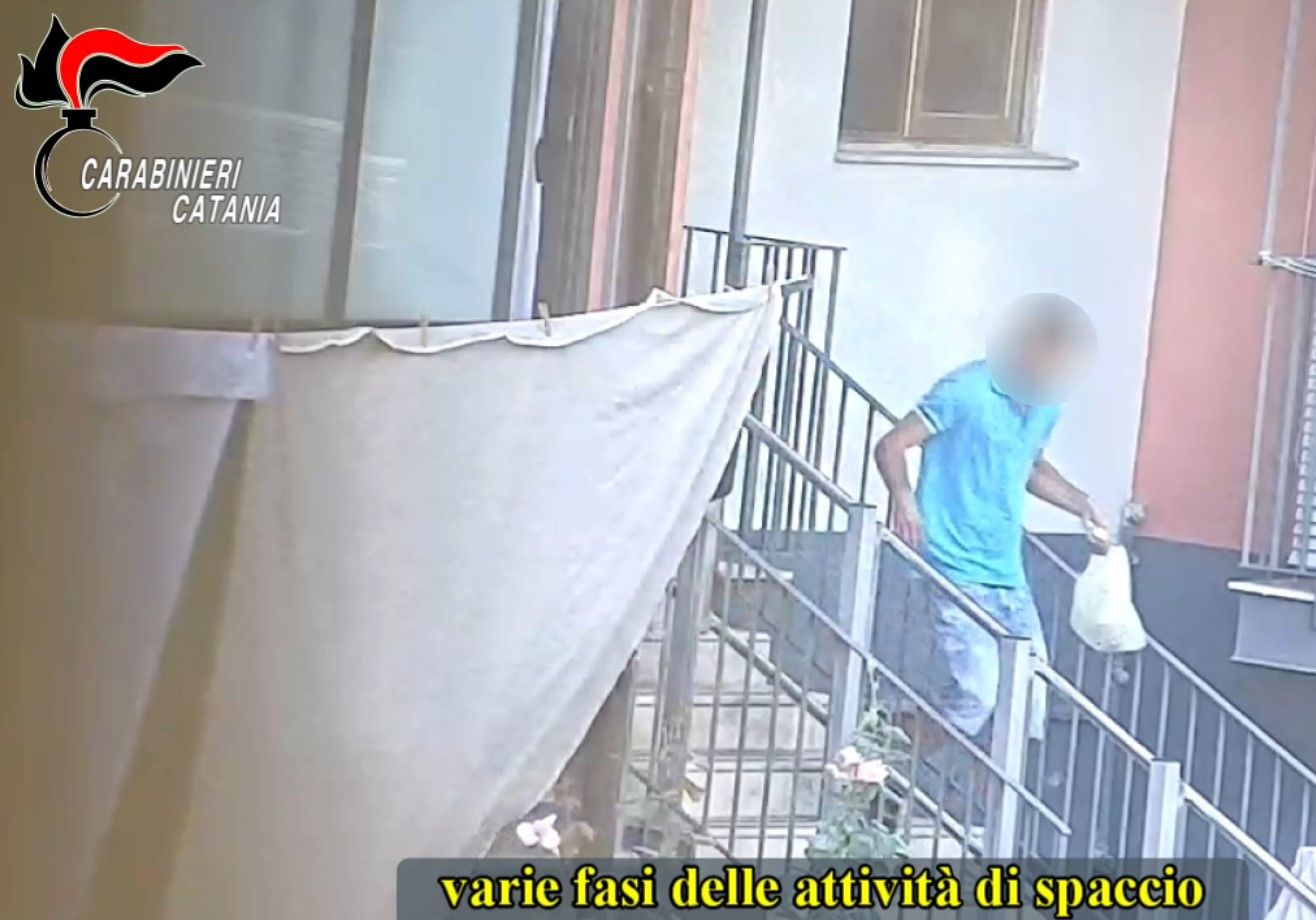 Sgominata piazza di spaccio nel Catanese, 10 misure cautelari