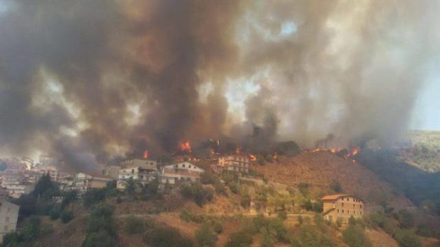 «Chi appicca il fuoco si converta»