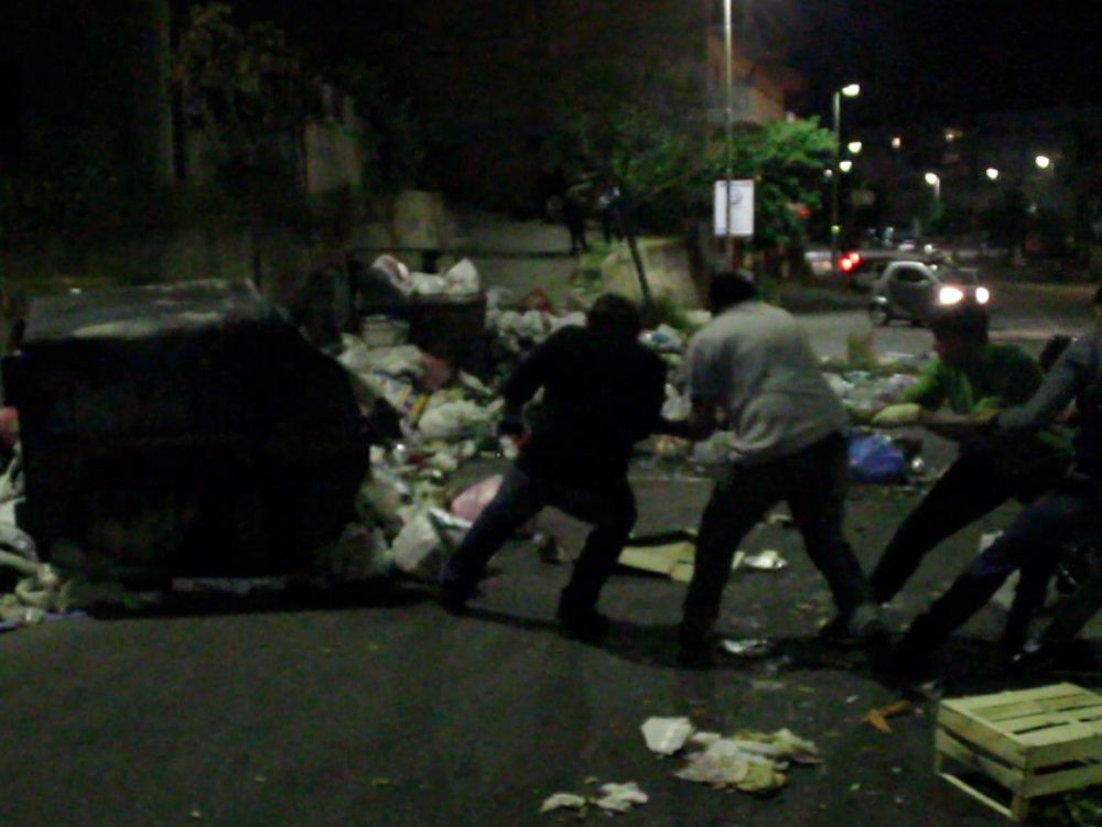 Emergenza rifiuti, a Reggio Calabria sale la tensione