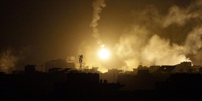 Attacco su un campo profughi a Gaza, è una strage