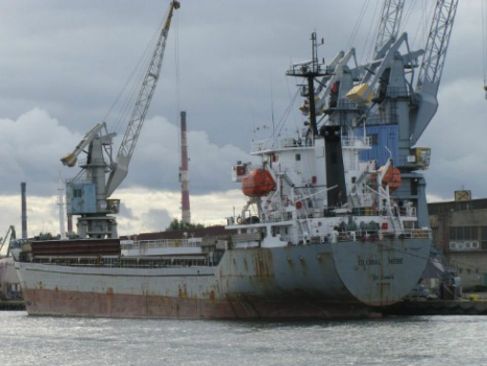 Fiamme a bordo, evitata l`esplosione