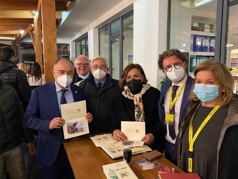 Anniversario “Luigi Pellegrini editore”, Gratteri in visita allo stand di Poste Italiane