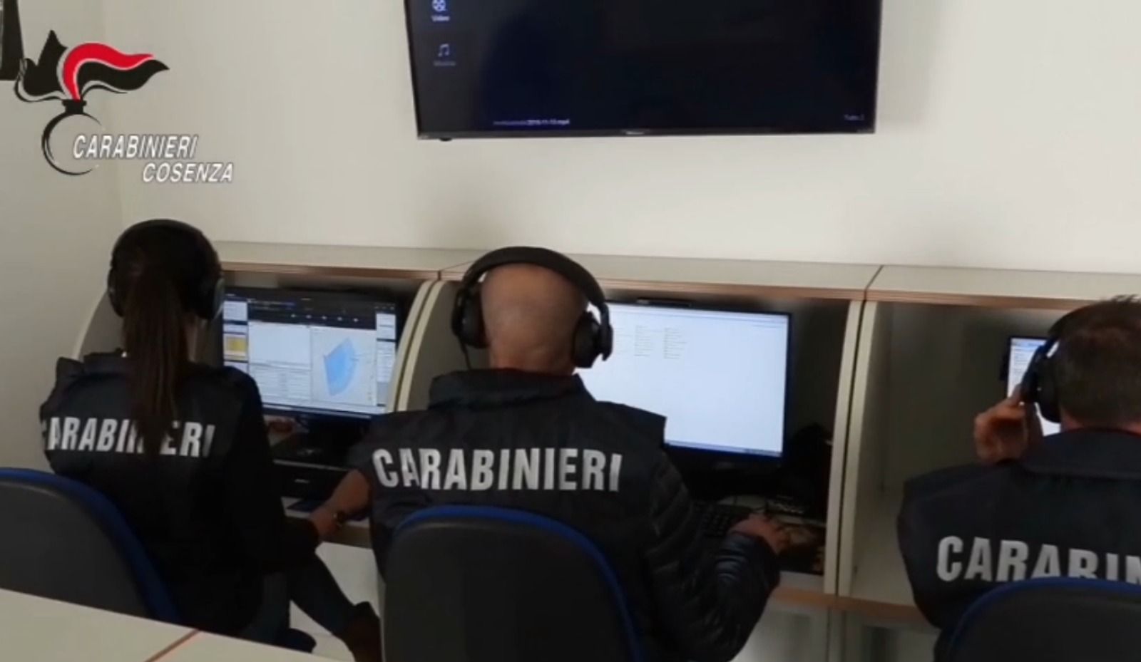 Acri, tenta di uccidere un uomo a colpi di pistola: un arresto – VIDEO