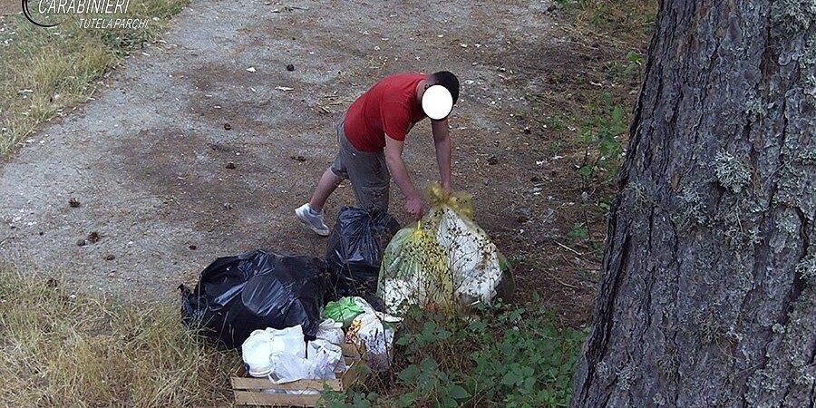 Rifiuti abbandonati nei centri urbani della Sila, scattano le sanzioni