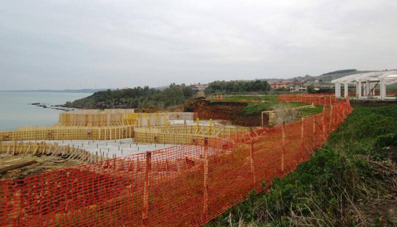 Villaggio abusivo nell'area di Kroton, indagato il soprintendente di Crotone