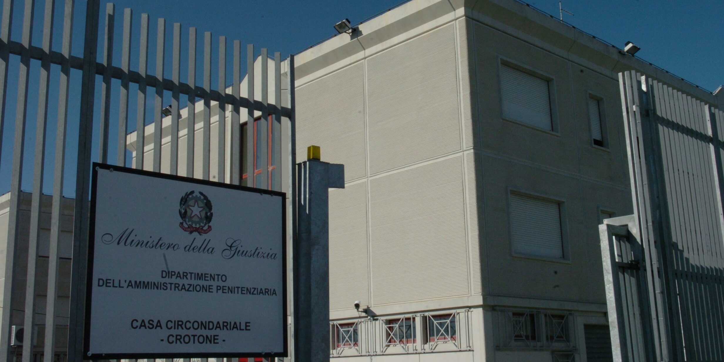 Pestato a sangue a Crotone, resta in carcere il presunto aggressore con l’accusa di tentato omicidio
