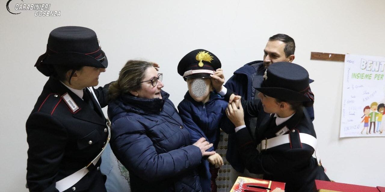 Cosenza, i carabinieri donano generi alimentari per le fasce deboli della popolazione
