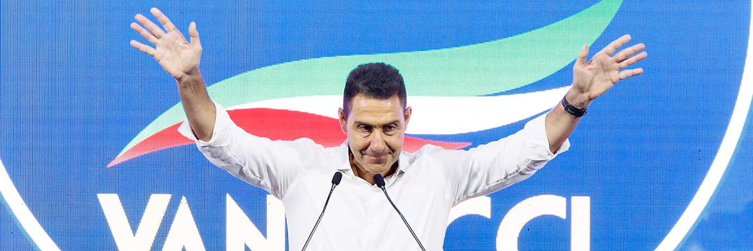 Vannacci “canta” Futura di Dalla e abolisce i femminicidi (ma non le figuracce)