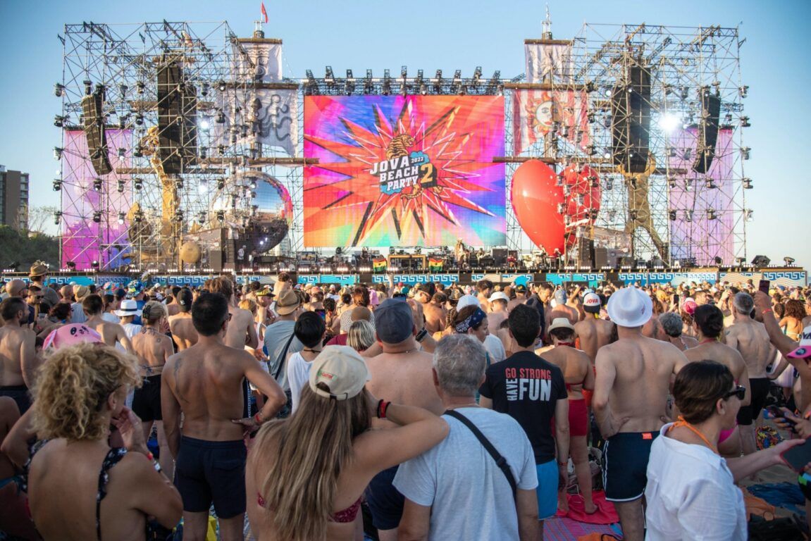 Ambientalisti contro il “Jova Beach” a Roccella: «Devasta per anni la spiaggia»