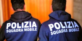 Vibo, uomo arrestato per maltrattamenti alla compagna. È accusato anche di averle dato fuoco