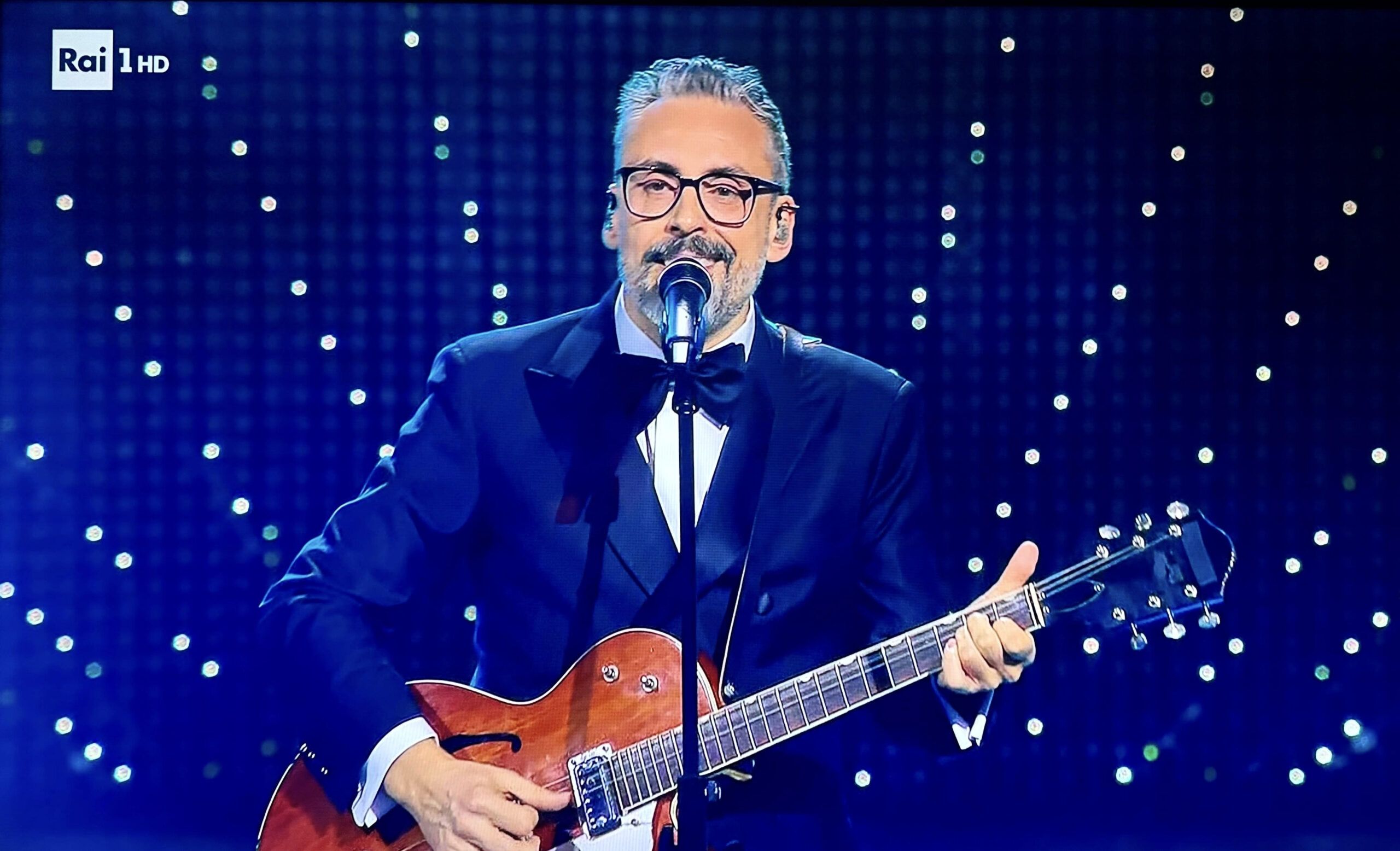 «Tutta la Calabria è orgogliosa di Brunori Sas, la sua poesia ha incantato il Festival»