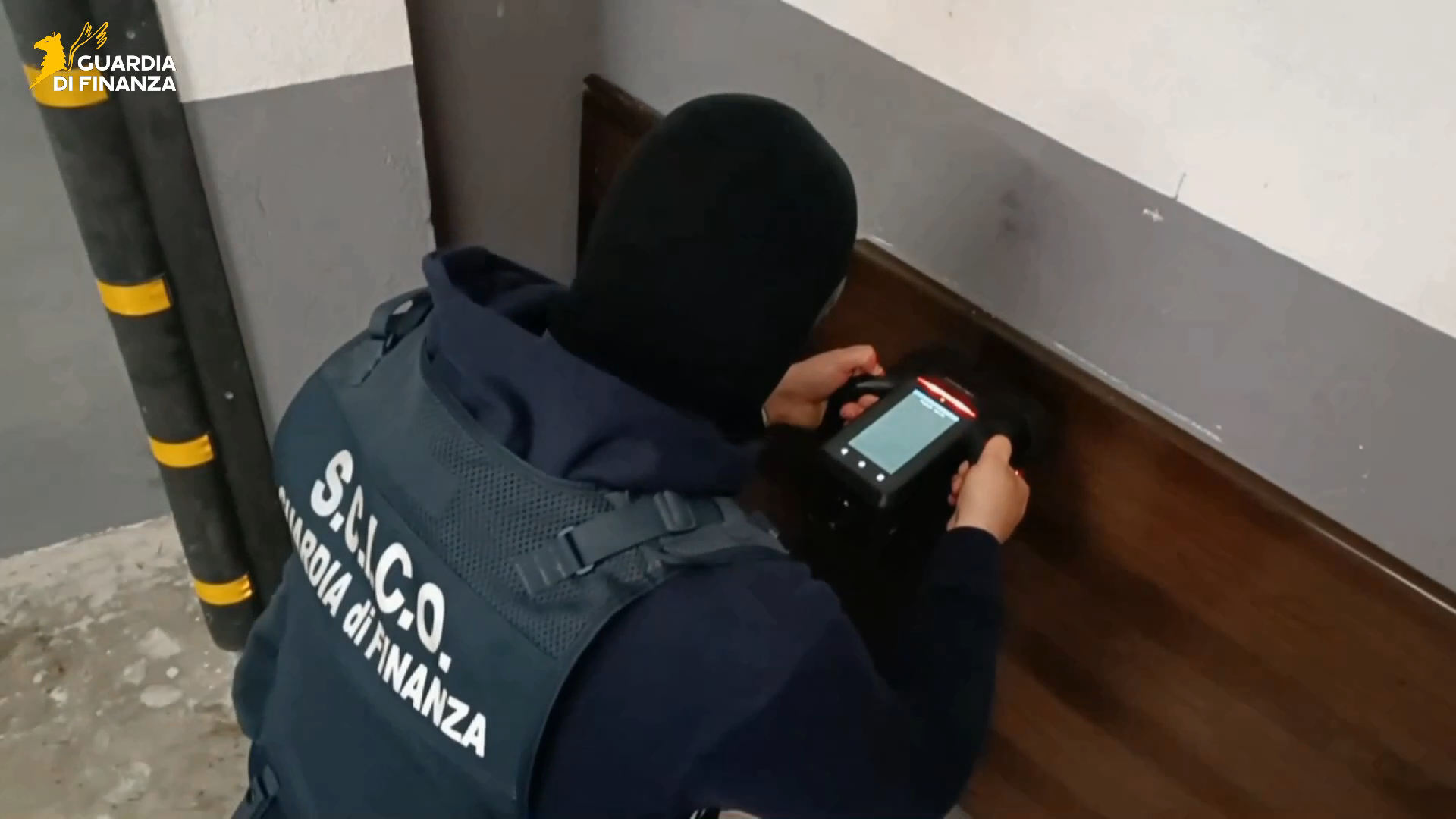 Maxi blitz antimafia, smantellata una “banca occulta” di ‘ndrangheta e camorra: 30 arresti – VIDEO