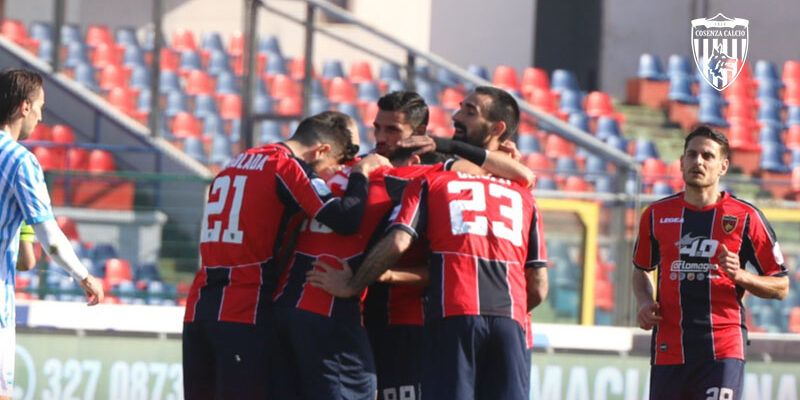 Serie B: pari Cosenza, la Reggina trionfa sul campo del Pescara