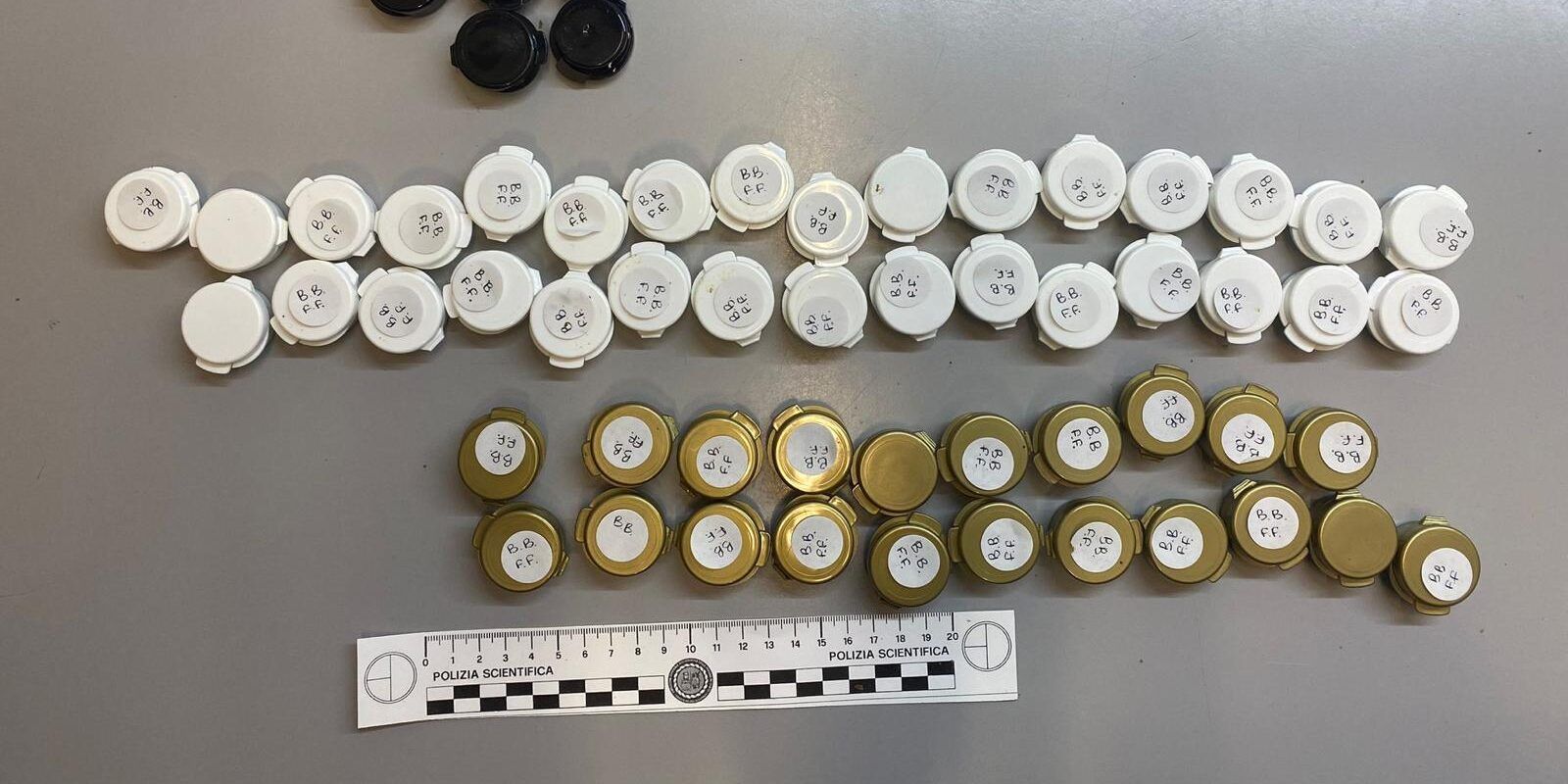 Scoperto un laboratorio della droga a Cosenza: due arresti e una denuncia