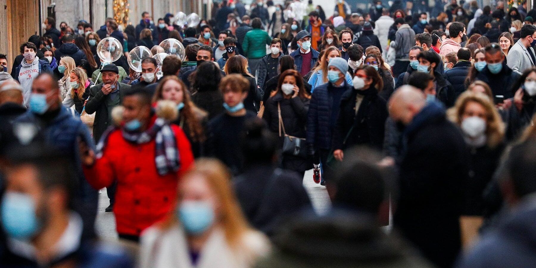 Le Regioni al Governo: «Niente test ai contatti con terza dose»