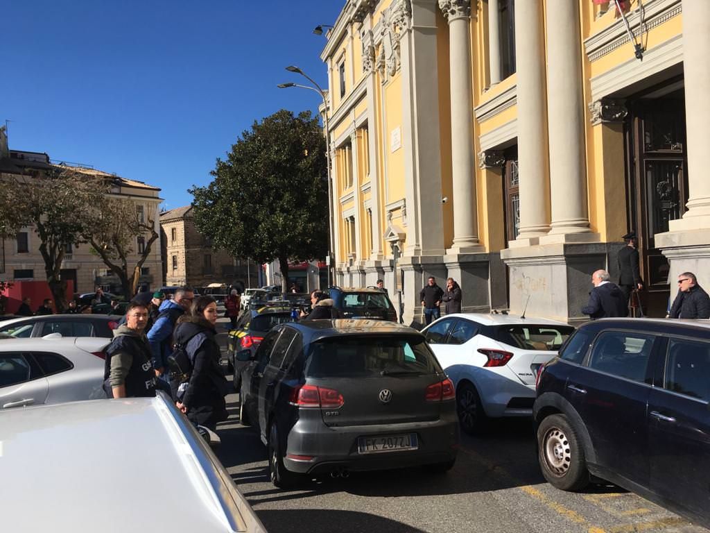 I rapporti "intimi" tra Petrini e l'avvocatessa e i «favori processuali»