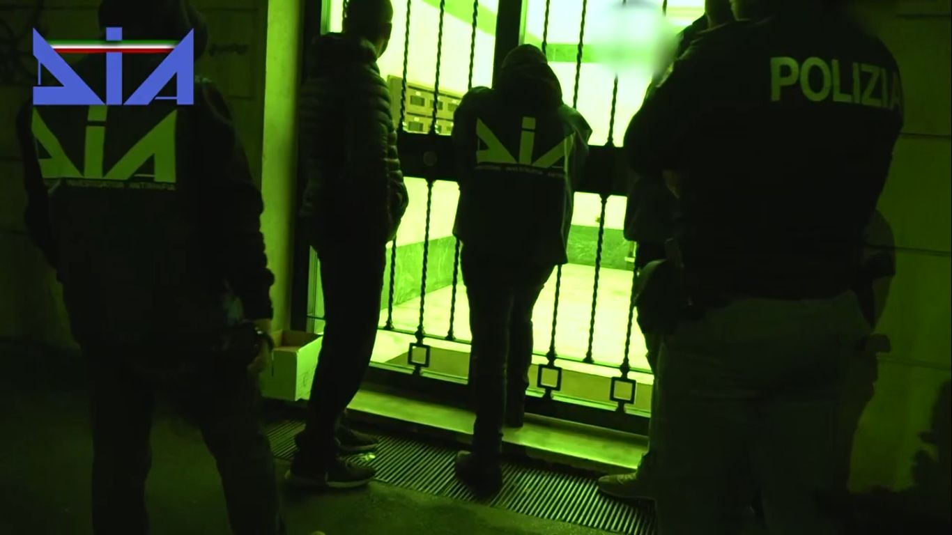 I patti mafiosi per infiltrare l’economia a Roma. «Troviamo uno zingaro e gli intestiamo la società»