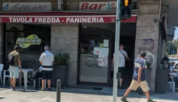 Accoltella uno sconosciuto al bar, «Quando esco lo rifaccio»
