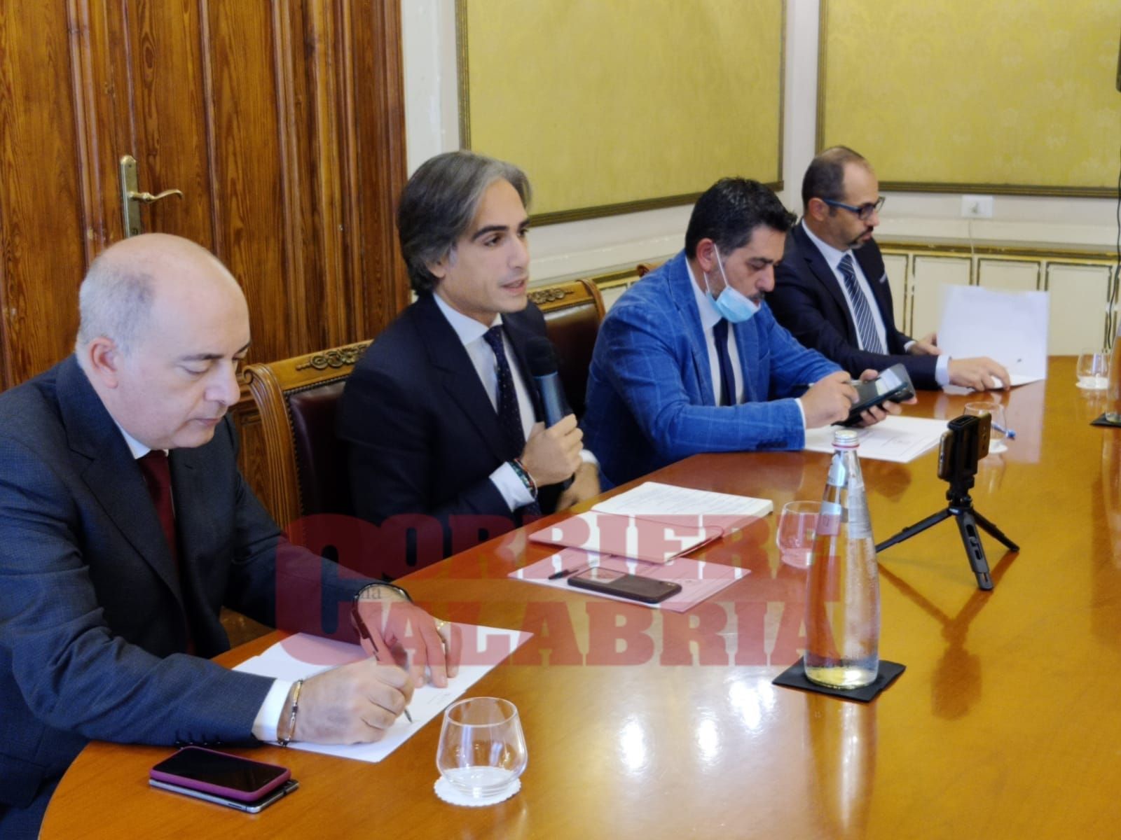 Rifiuti, i chiarimenti di Falcomatà: «Bando scritto in Comune, non dai commissari» – VIDEO