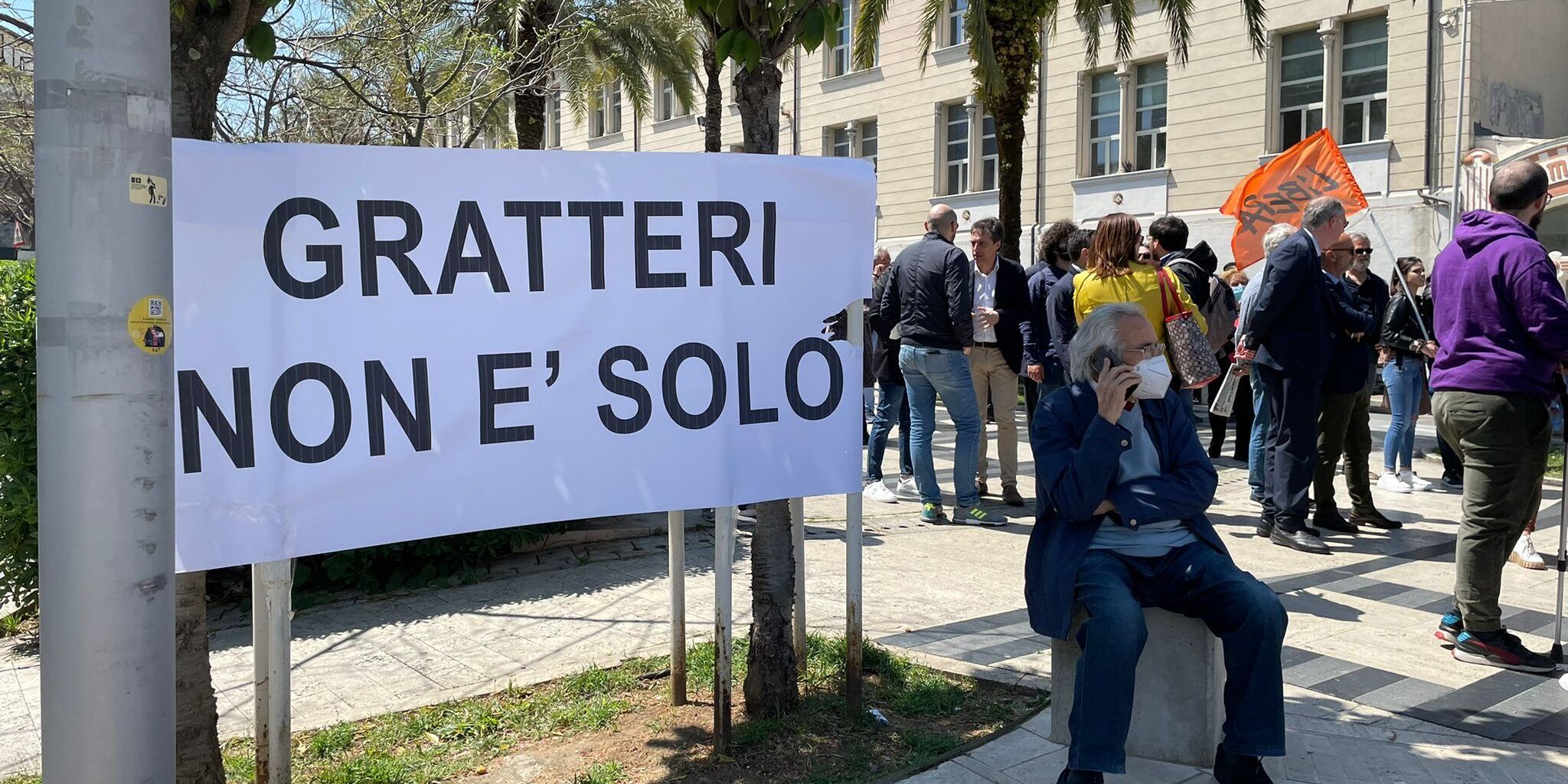 Gratteri e i magistrati della Procura: «Per combattere la ‘ndrangheta abbiamo bisogno di tutti voi»