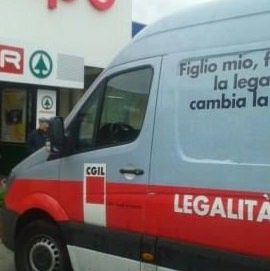 Gioia, tagliate le gomme a un mezzo della Cgil