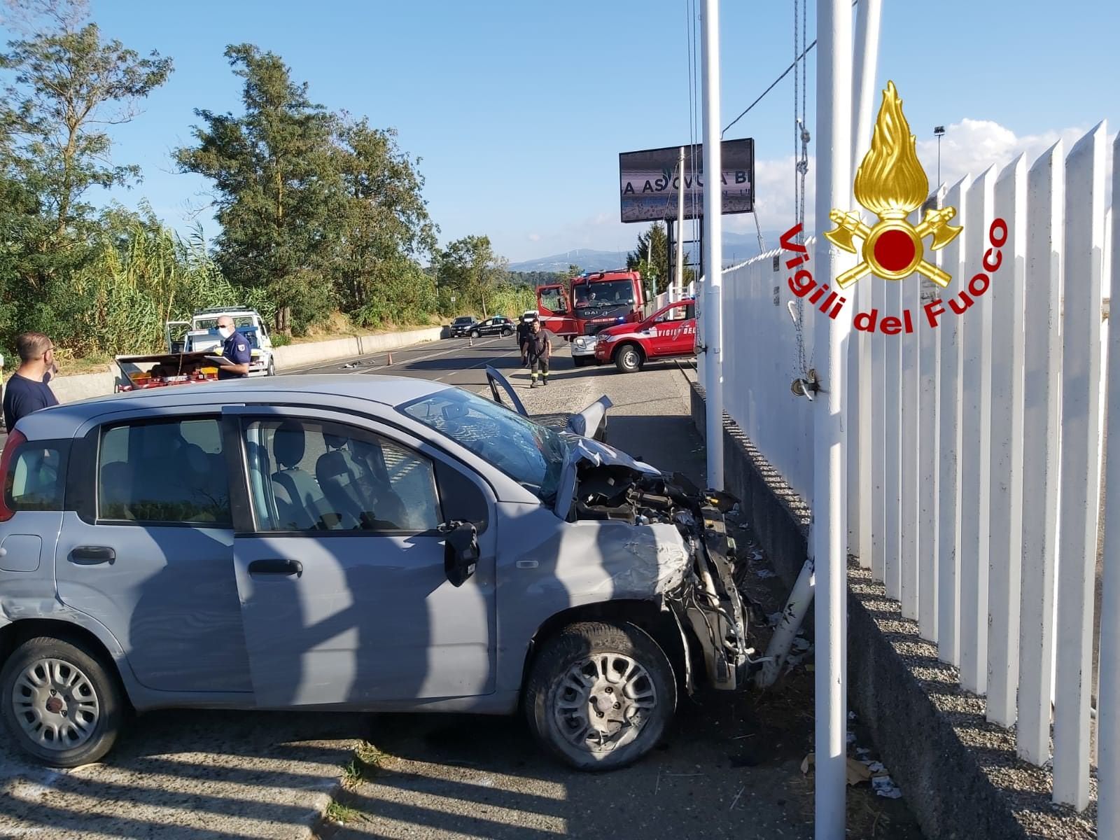 Lamezia, scontro tra due auto in via del Progresso: un ferito