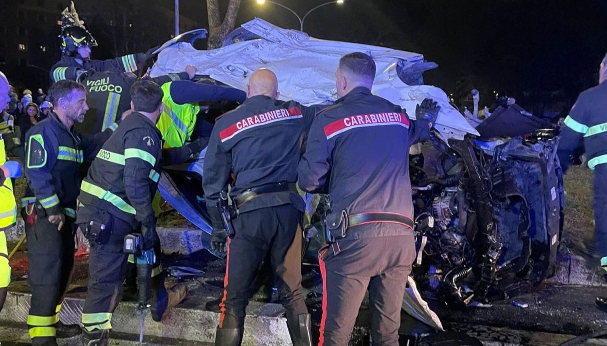 Incidente a Roma, il padre del 22enne: «È stato tamponato»