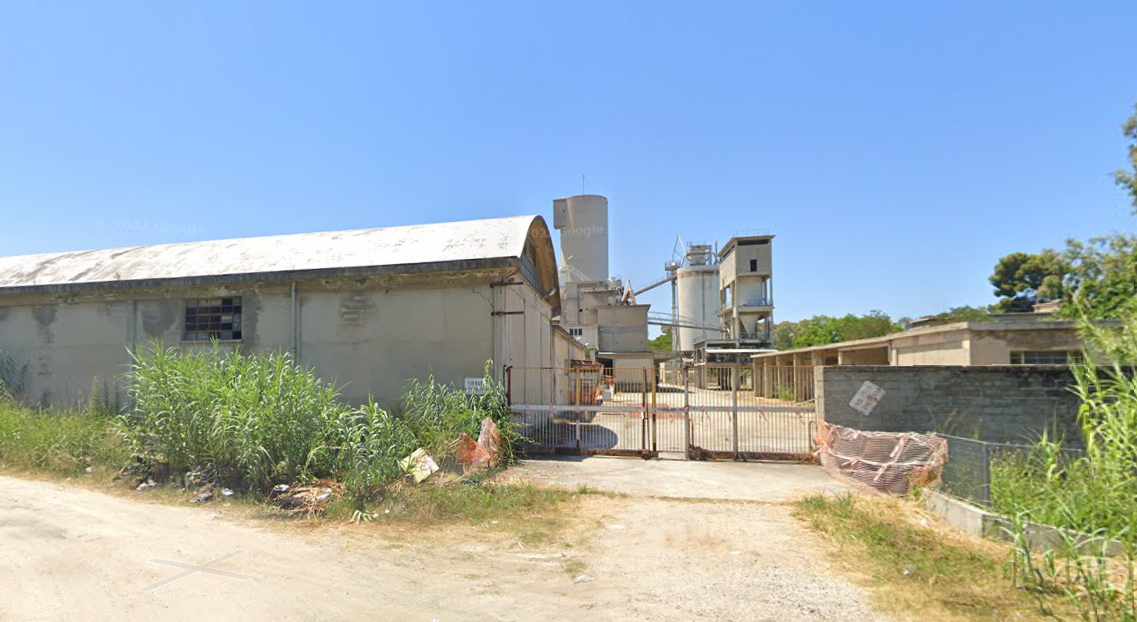 L’ex Italcementi di Vibo Marina, una cattedrale nel deserto tra promesse e progetti perduti