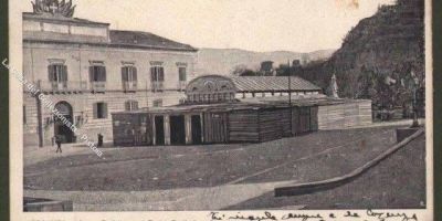 Cosenza, quando nel centro storico (che oggi crolla) c’erano più di 10 teatri