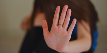 L’incubo a San Ferdinando, violenze in famiglia e la minaccia shock alla moglie: «Voglio sfilettarla»