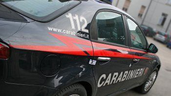 Pizzo, tira fuori la pistola per difendere il figlio: arrestato