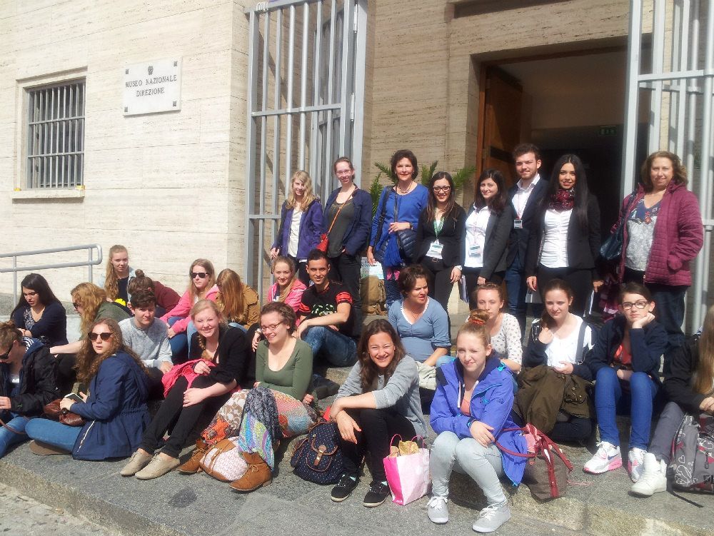 Studenti reggini e tedeschi insieme per ammirare i Bronzi