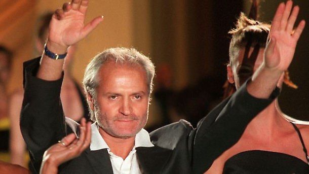 Sala “oro” della Cittadella intitolata a Versace