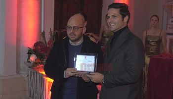 Simulacrum, l’oro della fede e il ritorno alla bellezza. Rende si racconta – VIDEO