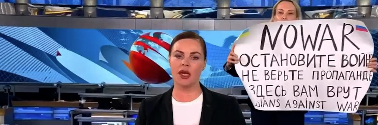 Russia, irruzione nel tg. L’accusa: «Giornalista è spia britannica»