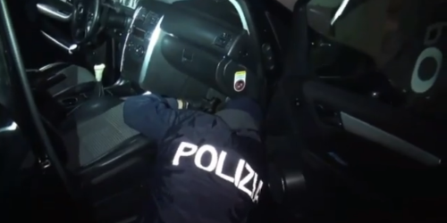 Il colpo al portavalori con le auto intestate ai parenti dei rapinatori