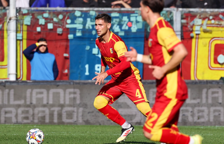 Il Catanzaro “sbanca” Modena in rimonta e torna in zona playoff